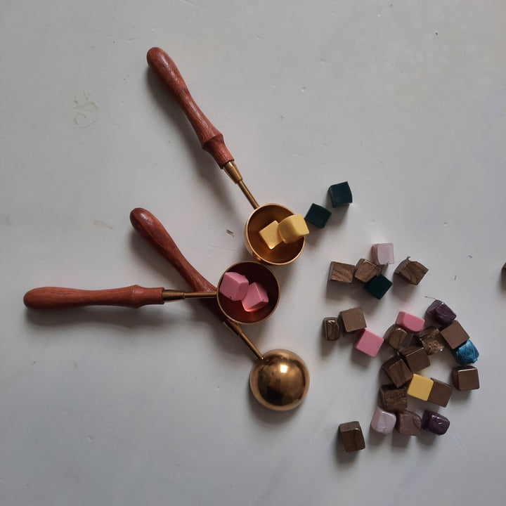 Wax melting spoon with brown handle - THE LITTLE BLUE BRUSH