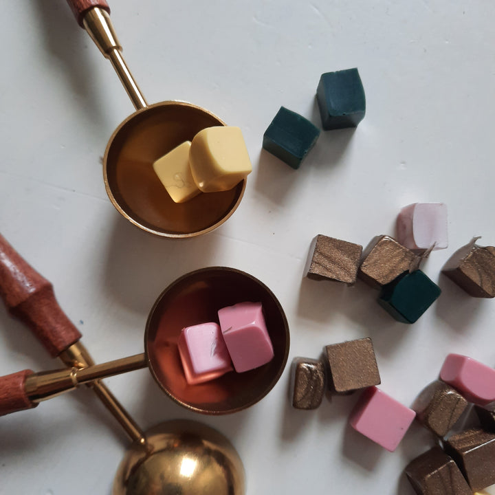 Wax melting spoon with brown handle - THE LITTLE BLUE BRUSH