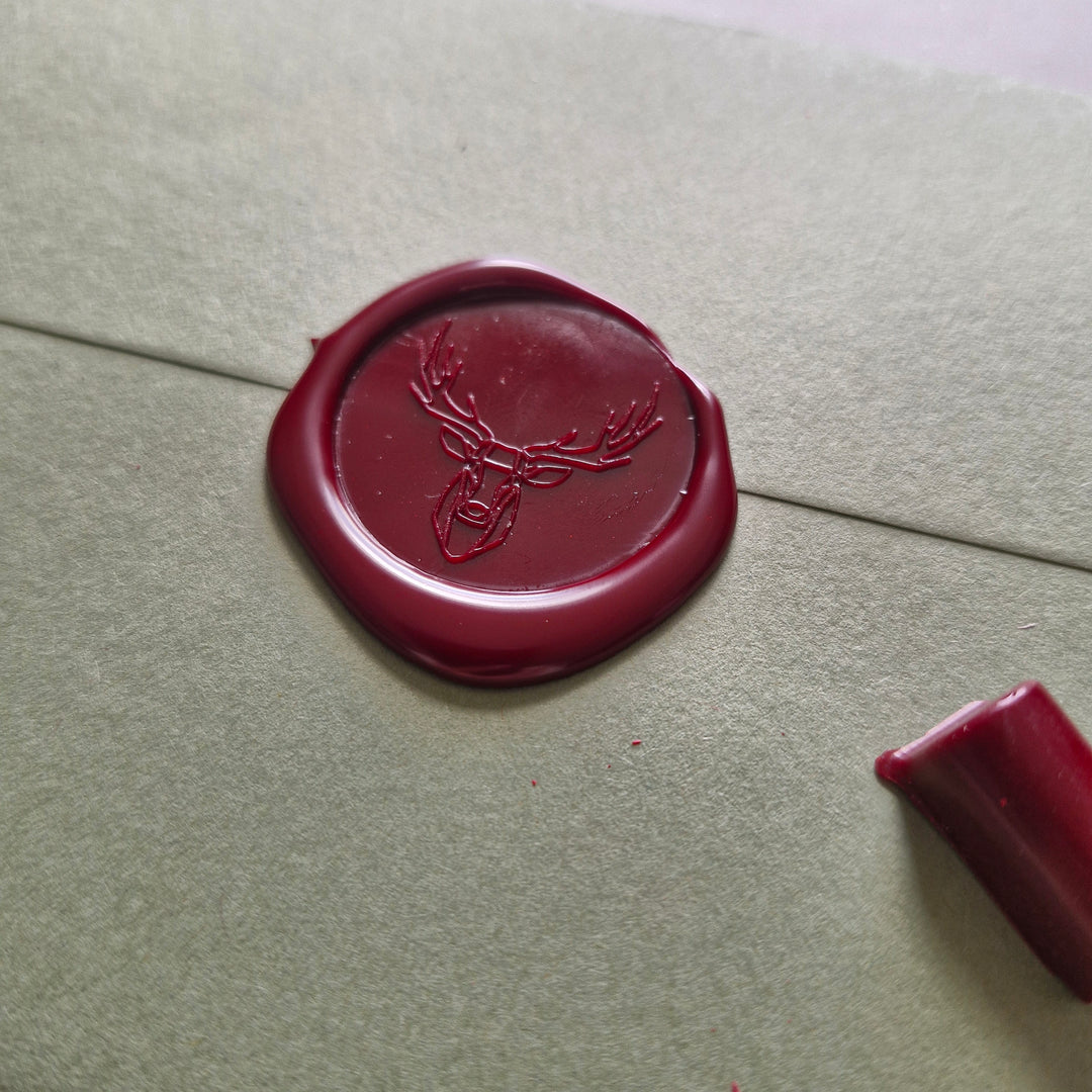 Lyndhurst & Windsor Traditional Burgundy Bank of England Sealing Wax - THE LITTLE BLUE BRUSH LONDON