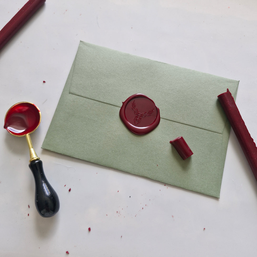Lyndhurst & Windsor Traditional Burgundy Bank of England Sealing Wax - THE LITTLE BLUE BRUSH LONDON