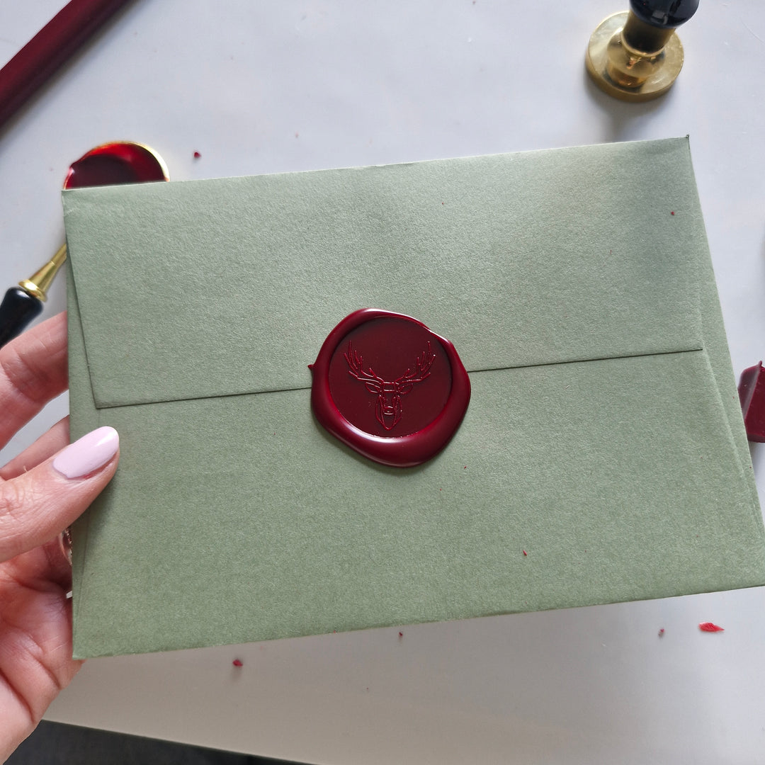 Lyndhurst & Windsor Traditional Burgundy Bank of England Sealing Wax - THE LITTLE BLUE BRUSH LONDON