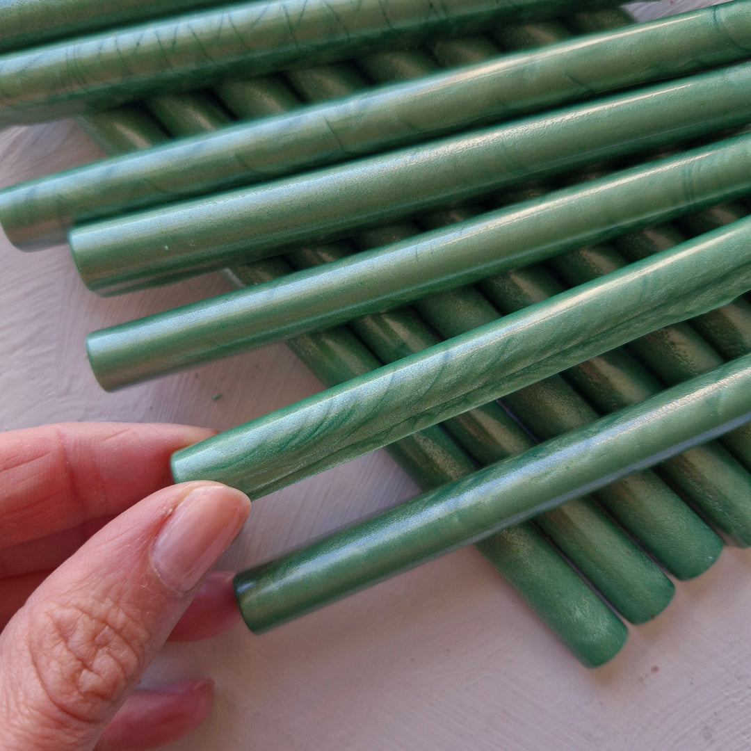 Lyndhurst & Windsor Traditional Green Bank of England Sealing Wax - THE LITTLE BLUE BRUSH LONDON