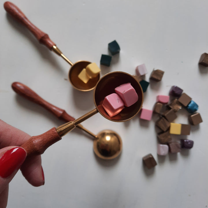 Wax melting spoon with brown handle - THE LITTLE BLUE BRUSH  